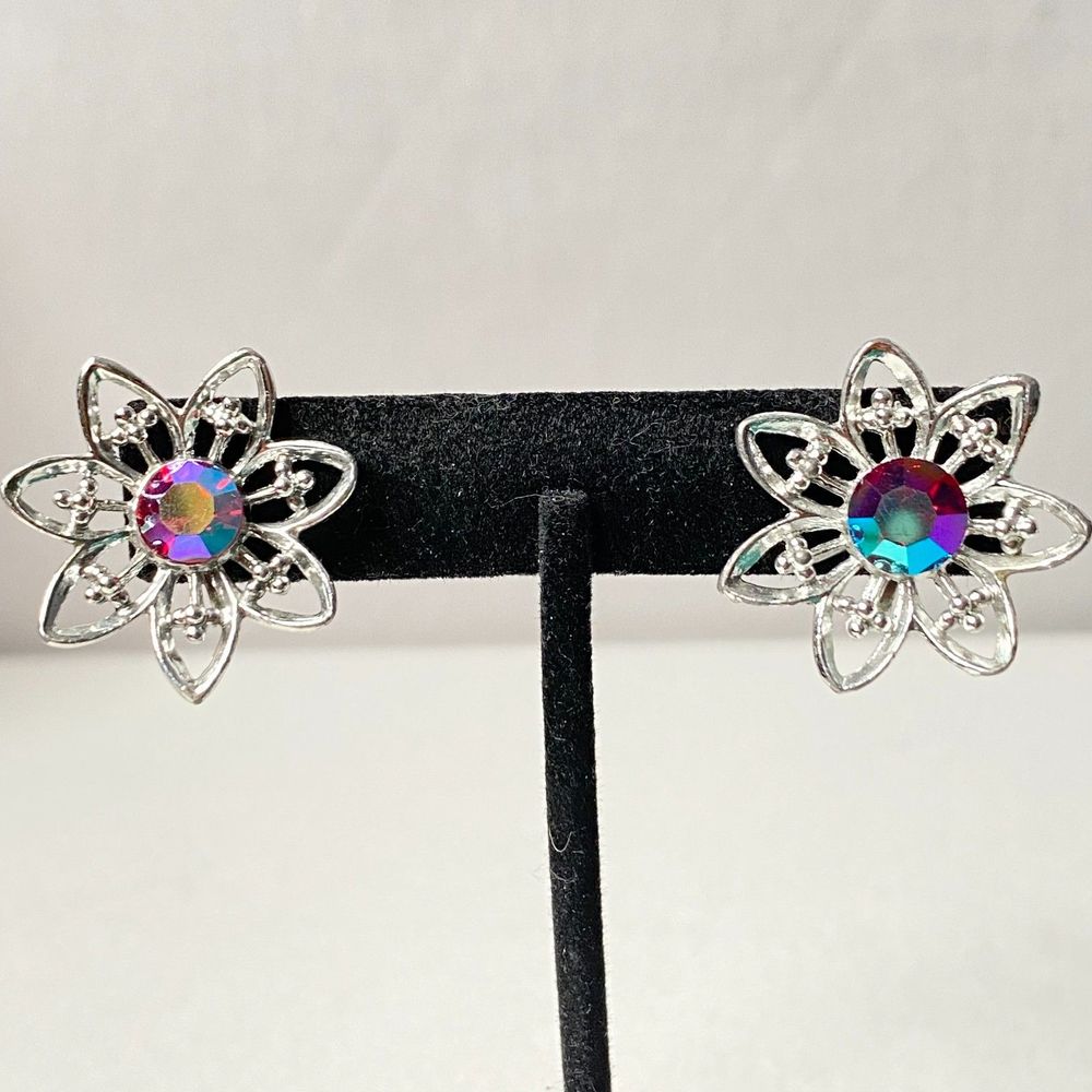 💎Flower Stud Earrings Silver Tone Petals Central Red AB Rhinestone